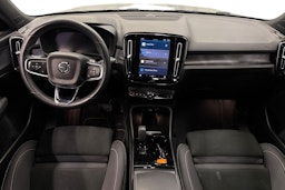 musta Volvo XC40 2023 kuva 9.