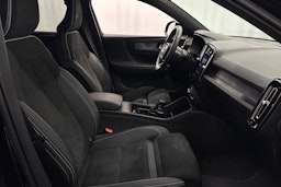 musta Volvo XC40 2023 kuva 14.