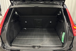 musta Volvo XC40 2023 kuva 15.