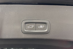 musta Volvo XC40 2023 kuva 16.