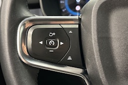 musta Volvo XC40 2023 kuva 20.