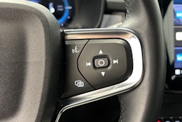 musta Volvo XC40 2023 kuva 21.