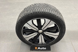 musta Volvo XC40 2023 kuva 25.