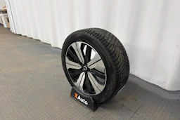 harmaa Volvo XC40 2023 kuva 10.