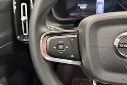 harmaa Volvo XC40 2023 kuva 11.
