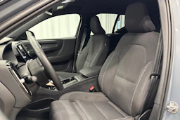 harmaa Volvo XC40 2023 kuva 22.