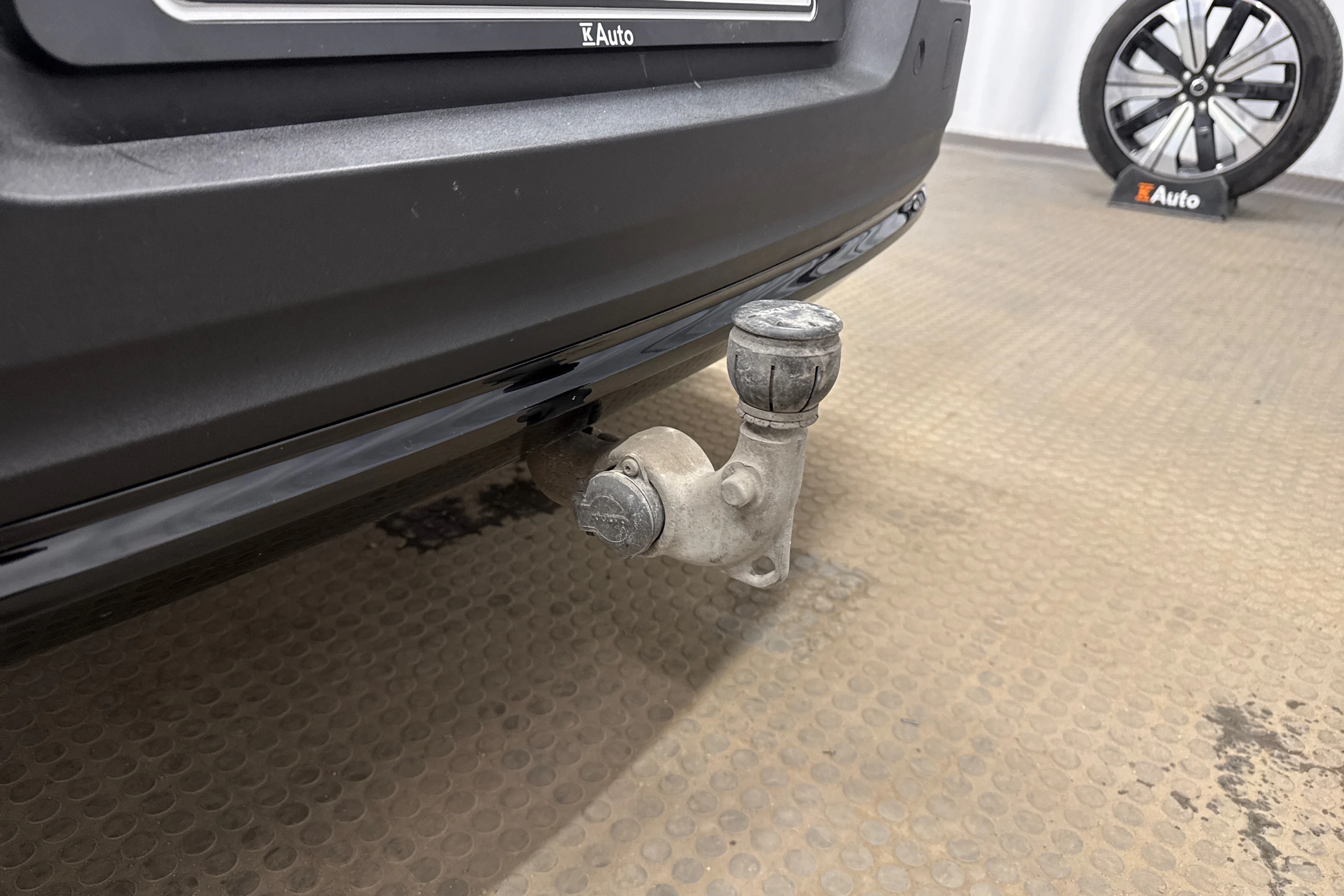 harmaa Volvo XC40 2023 kuva 28.