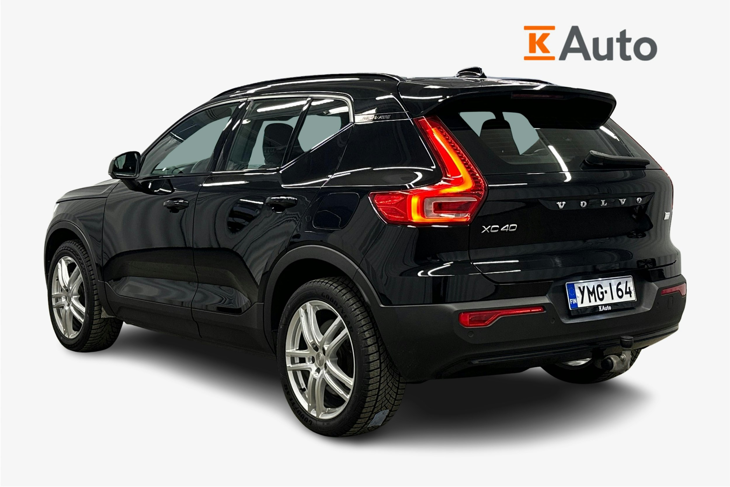 musta Volvo XC40 2023 kuva 2.