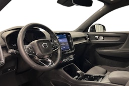 musta Volvo XC40 2023 kuva 7.