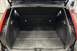 musta Volvo XC40 2023 kuva 14.