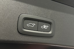 musta Volvo XC40 2023 kuva 15.