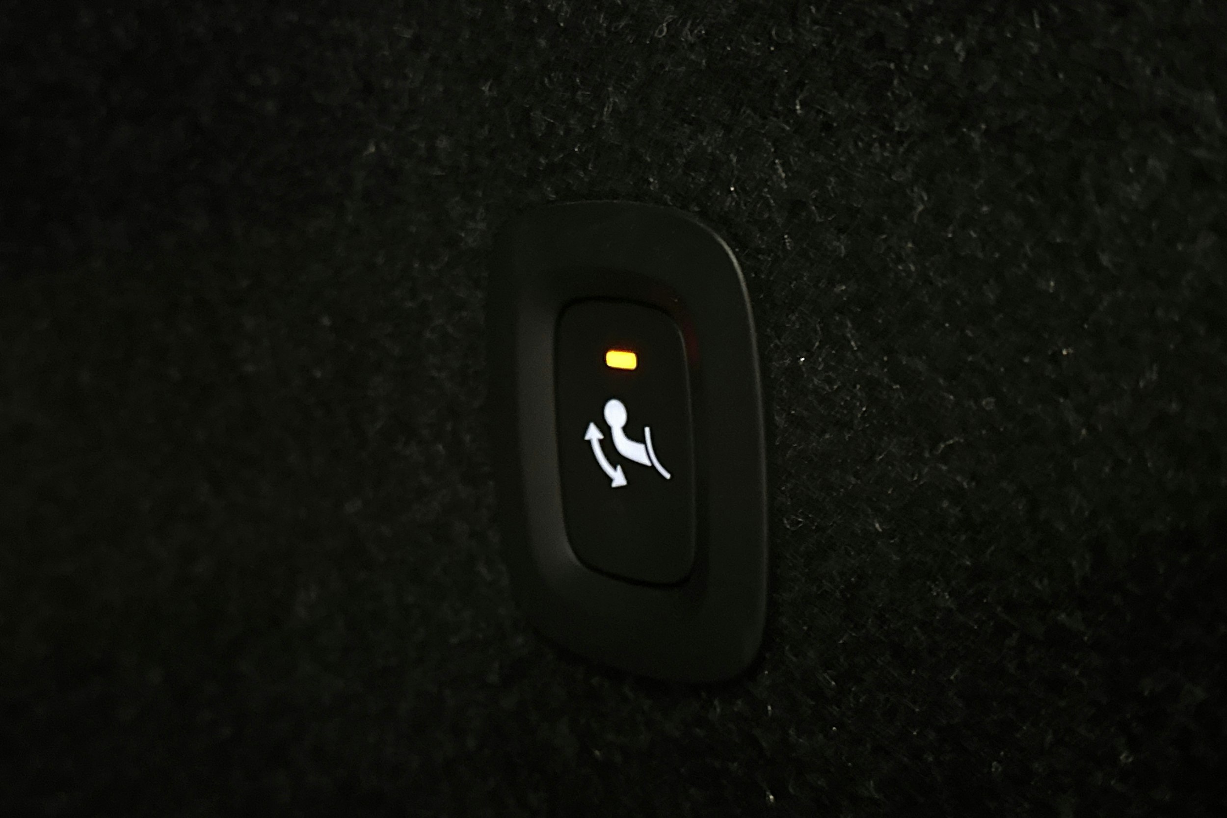 musta Volvo XC40 2023 kuva 16.