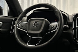 musta Volvo XC40 2023 kuva 20.