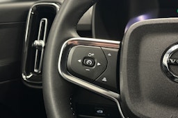 musta Volvo XC40 2023 kuva 21.