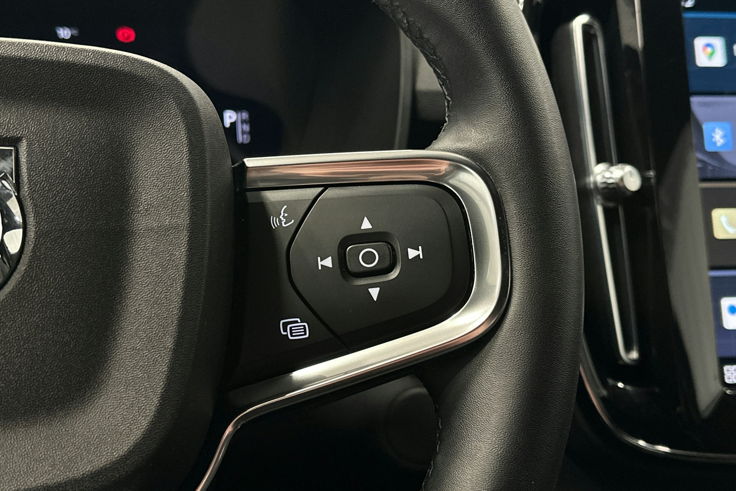 musta Volvo XC40 2023 kuva 22.