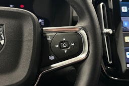 musta Volvo XC40 2023 kuva 22.