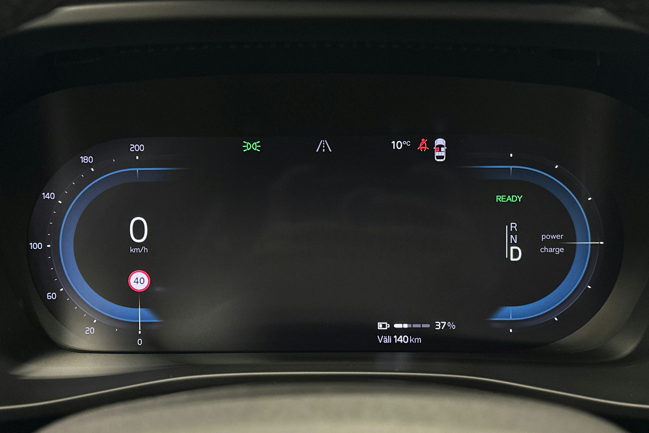 musta Volvo XC40 2023 kuva 23.