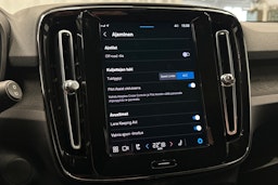 musta Volvo XC40 2023 kuva 25.