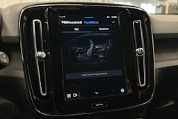 musta Volvo XC40 2023 kuva 27.