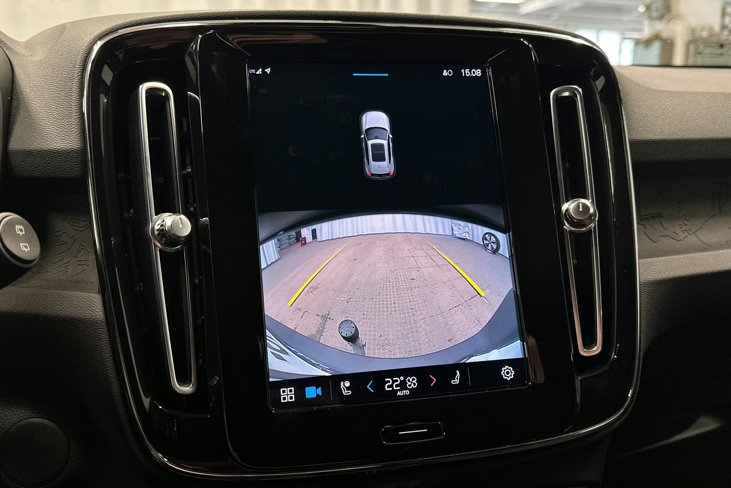 musta Volvo XC40 2023 kuva 28.