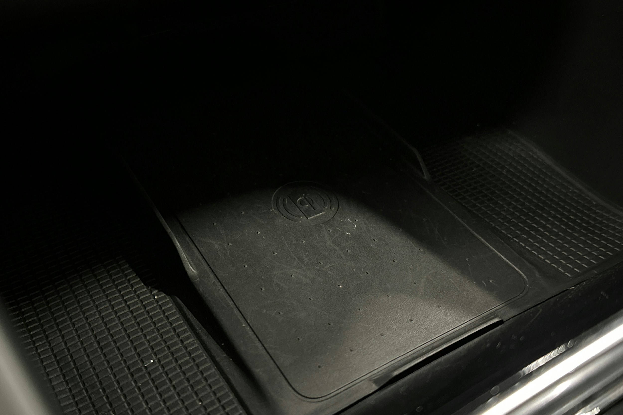 musta Volvo XC40 2023 kuva 29.