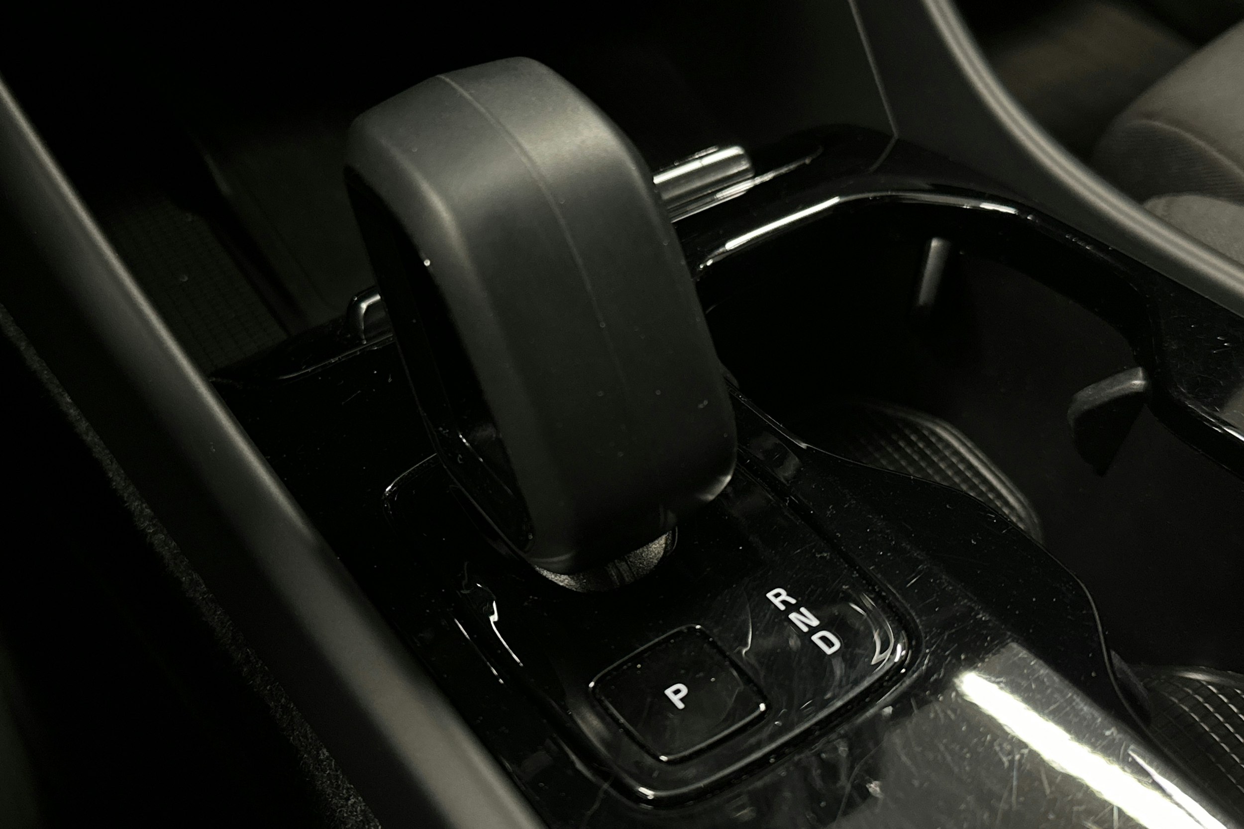 musta Volvo XC40 2023 kuva 30.