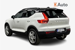 valkoinen Volvo XC40 2023 kuva 2.
