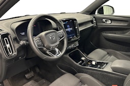 valkoinen Volvo XC40 2023 kuva 7.