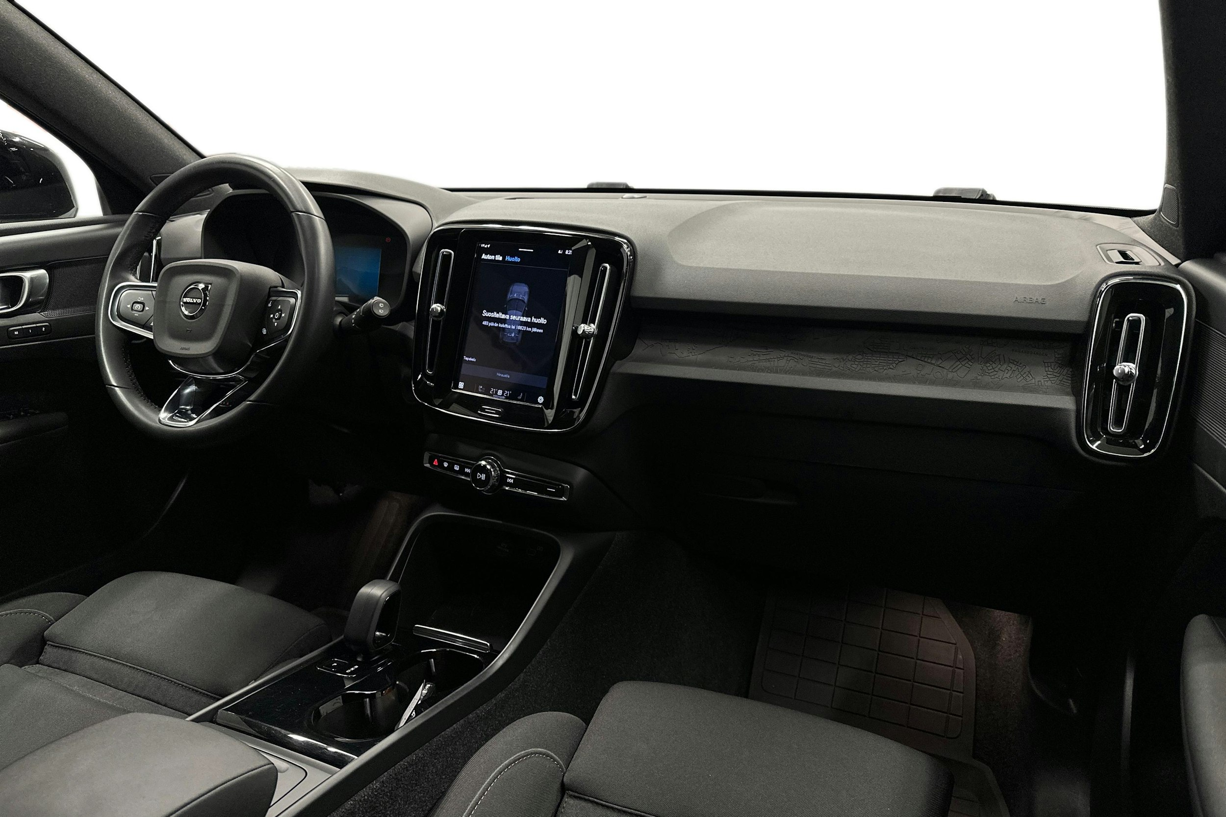 valkoinen Volvo XC40 2023 kuva 9.