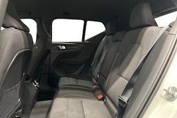 valkoinen Volvo XC40 2023 kuva 10.