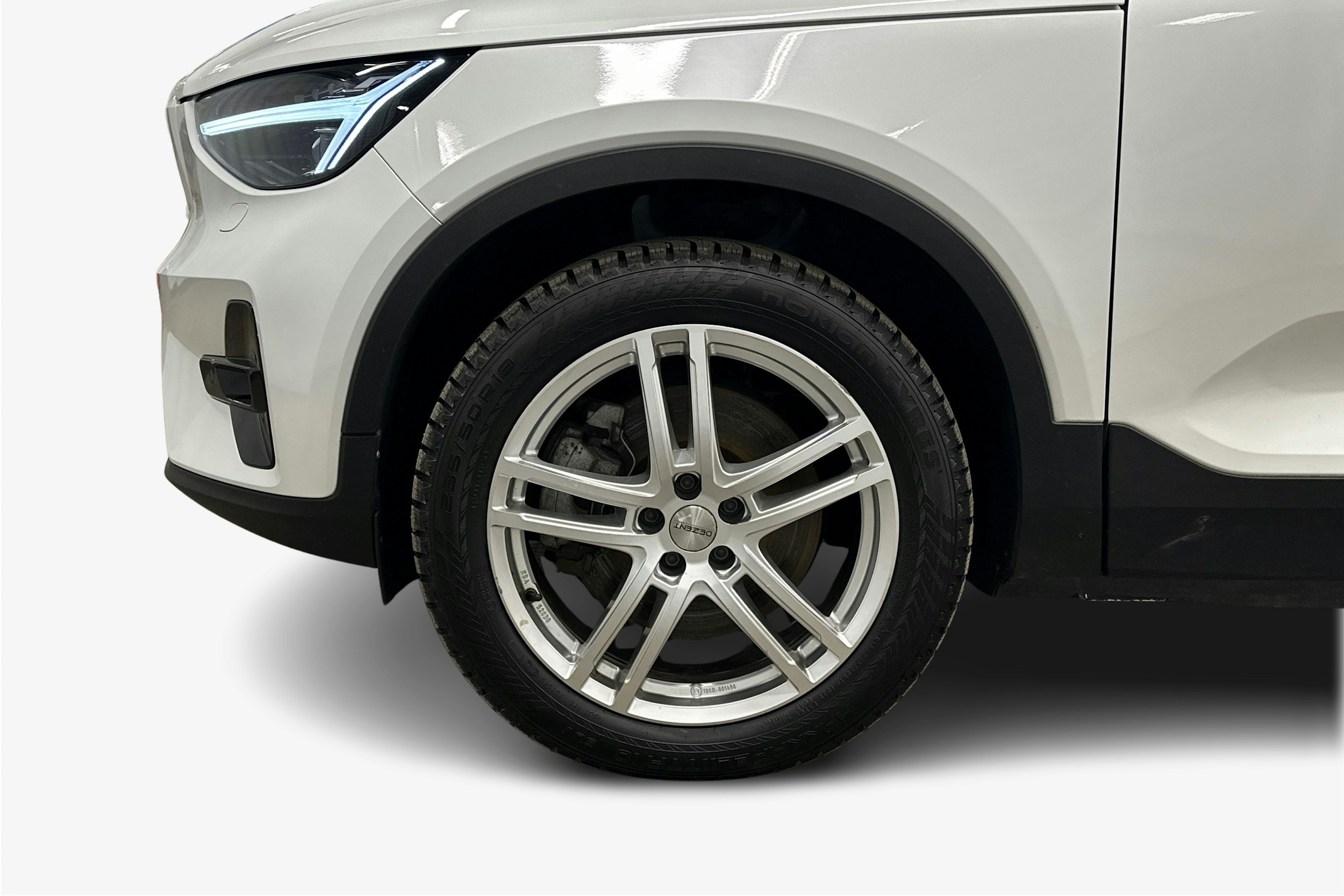 valkoinen Volvo XC40 2023 kuva 11.