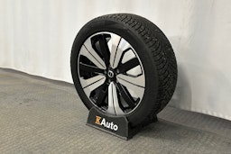 valkoinen Volvo XC40 2023 kuva 13.