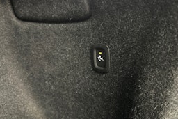 valkoinen Volvo XC40 2023 kuva 16.