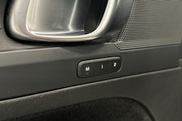 valkoinen Volvo XC40 2023 kuva 19.