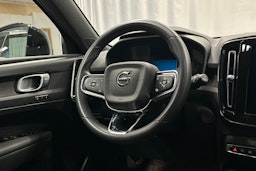 valkoinen Volvo XC40 2023 kuva 20.