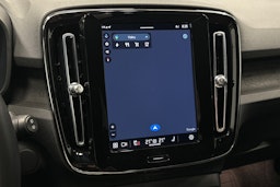 valkoinen Volvo XC40 2023 kuva 24.