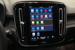 valkoinen Volvo XC40 2023 kuva 25.