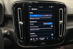 valkoinen Volvo XC40 2023 kuva 26.