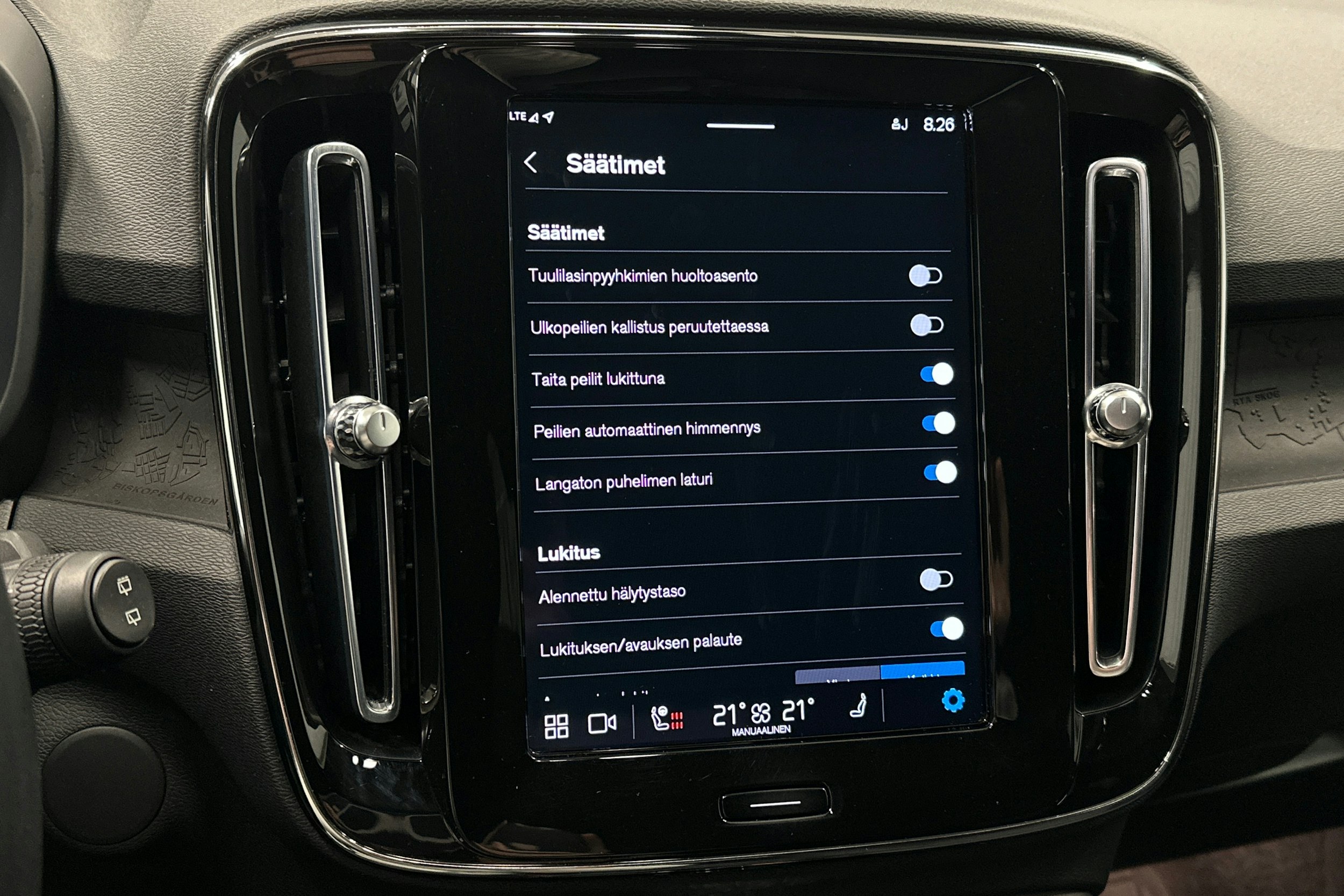 valkoinen Volvo XC40 2023 kuva 28.