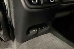 valkoinen Volvo XC40 2023 kuva 32.