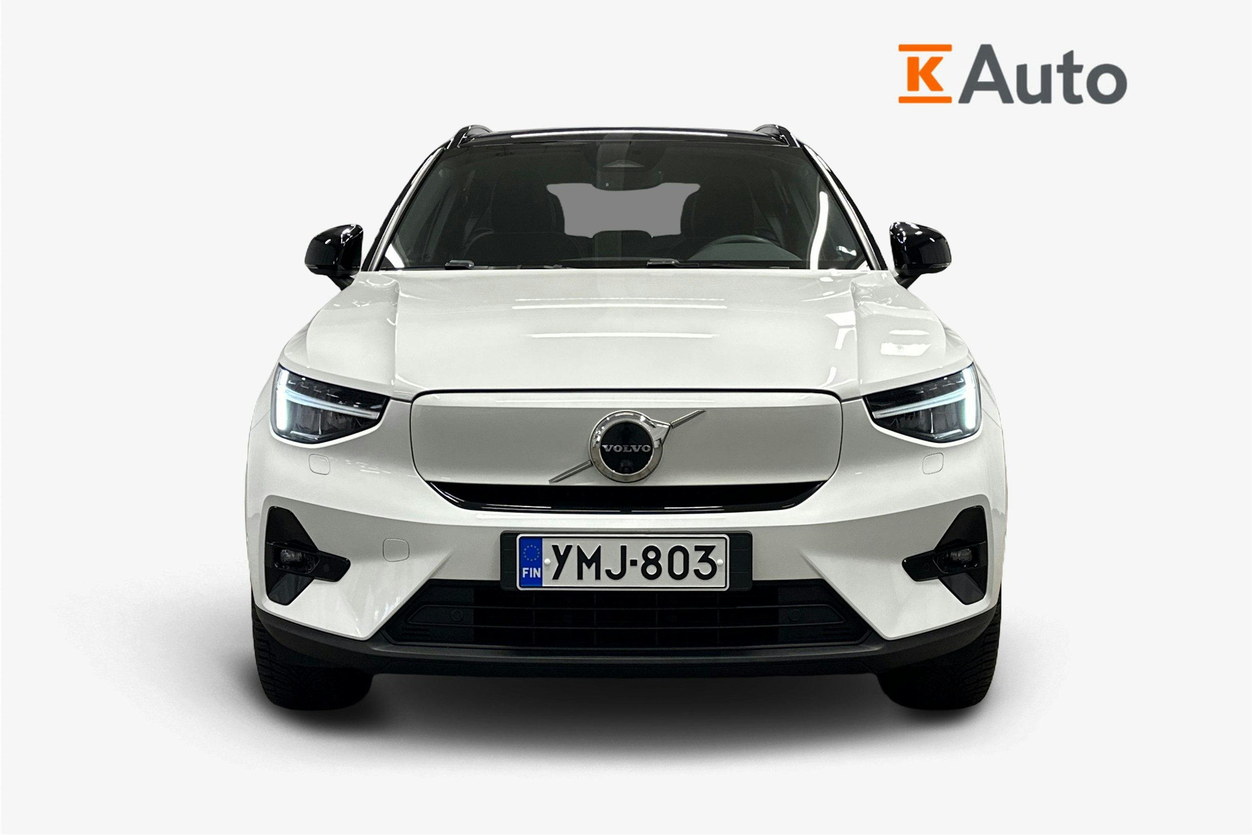 valkoinen Volvo XC40 2023 kuva 5.