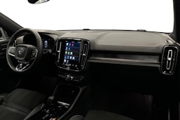 valkoinen Volvo XC40 2023 kuva 9.