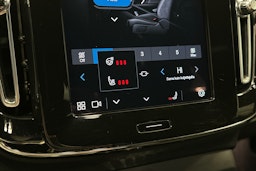 valkoinen Volvo XC40 2023 kuva 30.