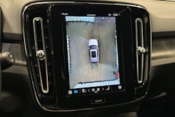 valkoinen Volvo XC40 2023 kuva 31.