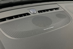 valkoinen Volvo XC40 2023 kuva 36.