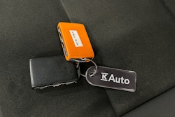 valkoinen Volvo XC40 2023 kuva 38.