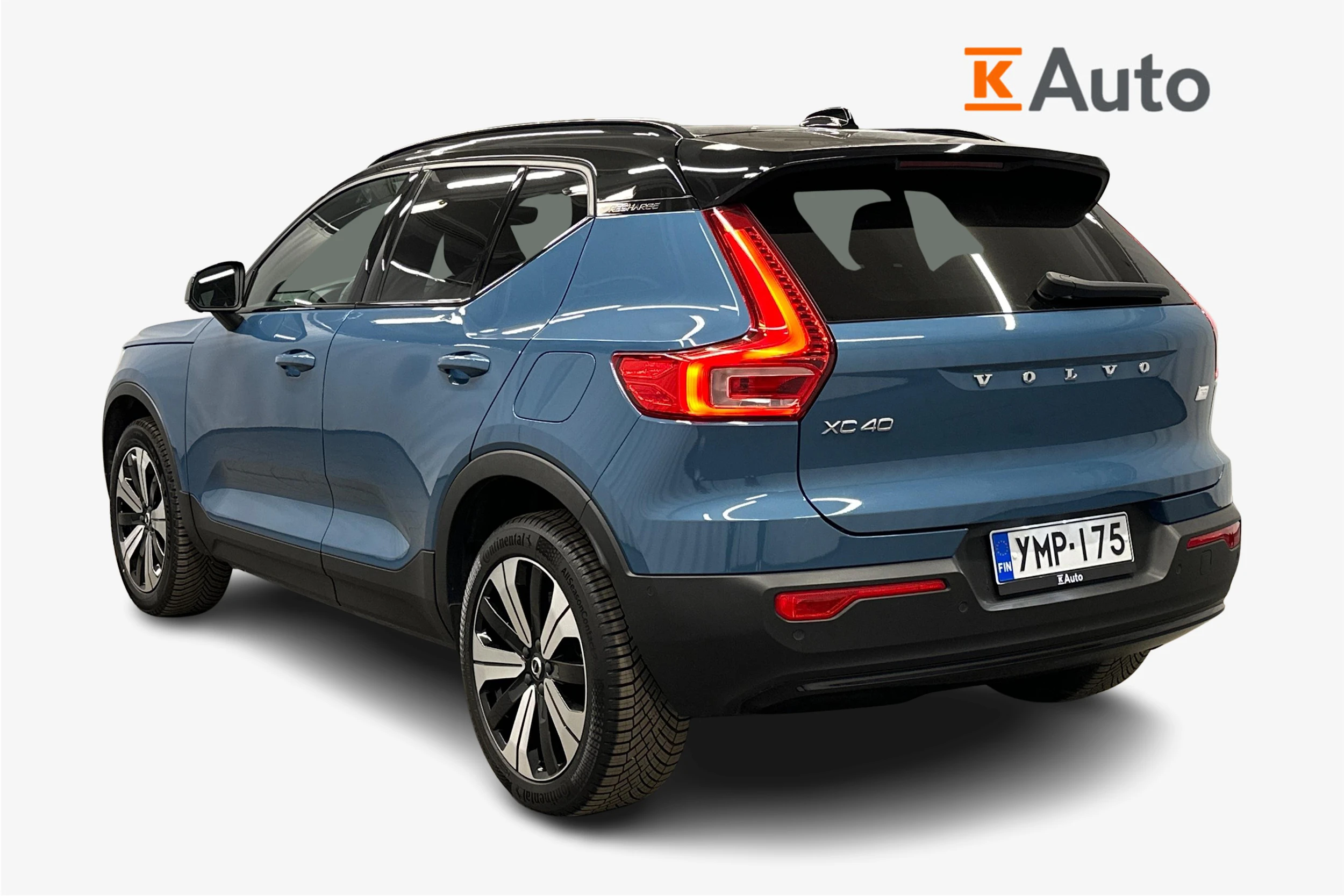 sininen Volvo XC40 2023 kuva 2.