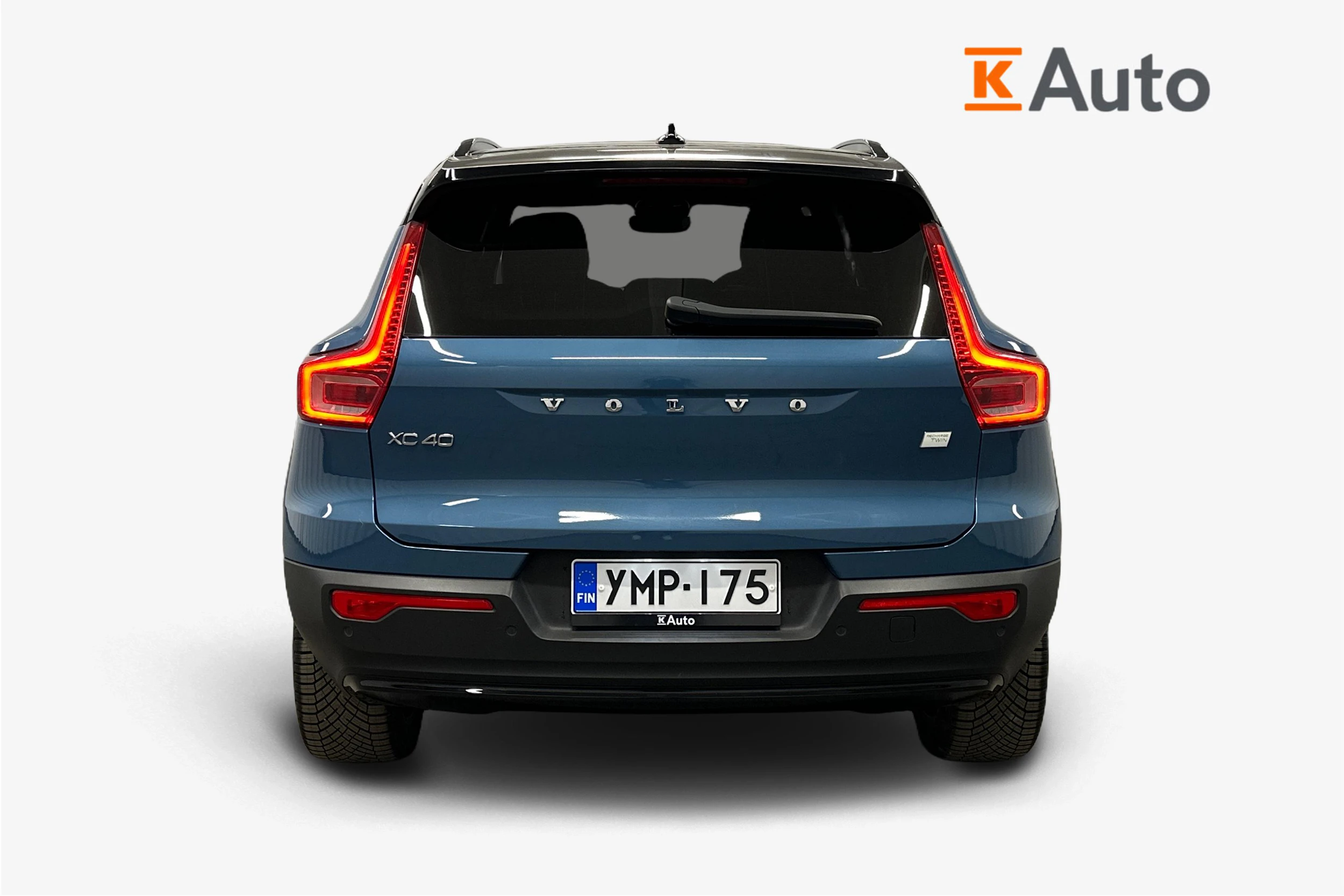 sininen Volvo XC40 2023 kuva 3.