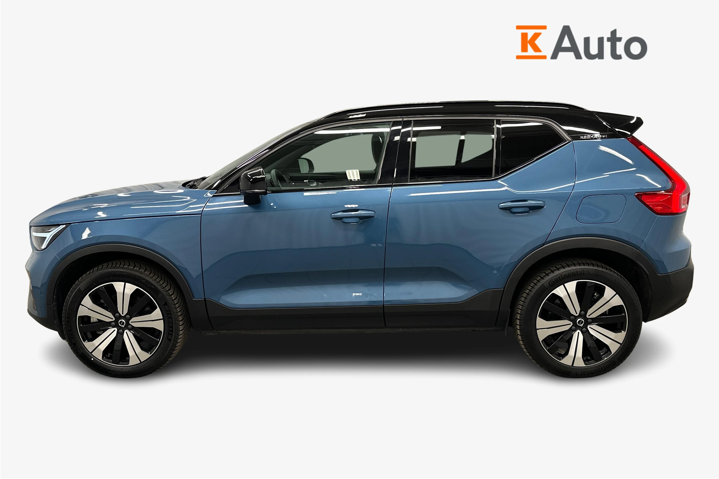 sininen Volvo XC40 2023 kuva 5.