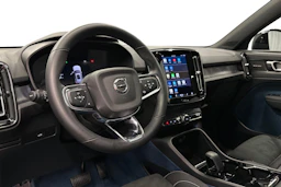 sininen Volvo XC40 2023 kuva 6.